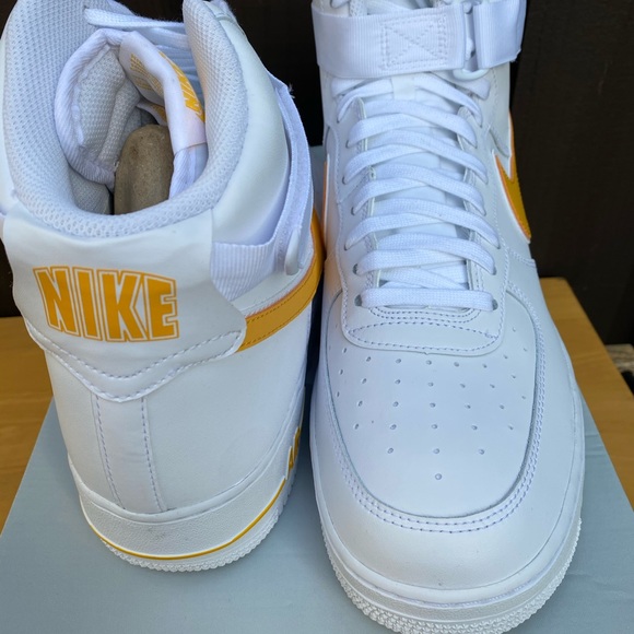 Nike Air Force 1 High '07 AT4141 / White Yellow - Picture 5 of 5